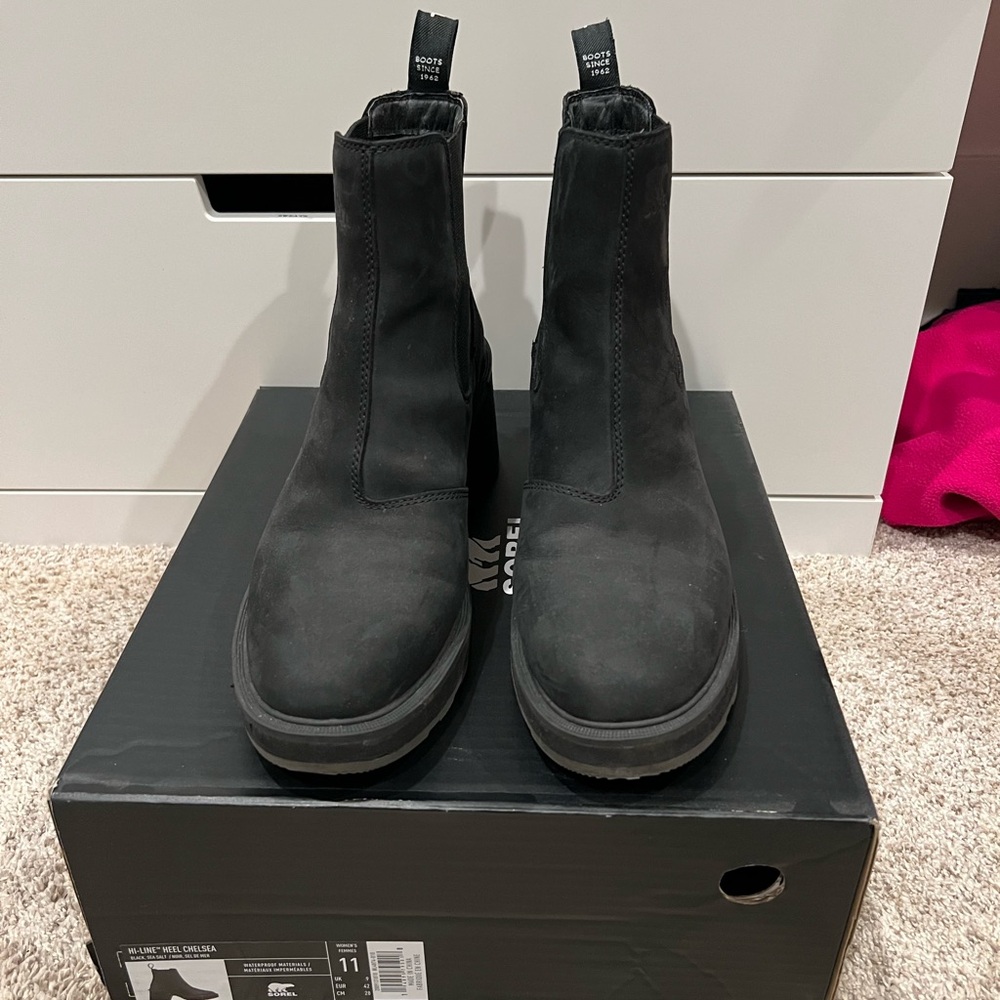 Sorel Women's Black Chelsea Boots
